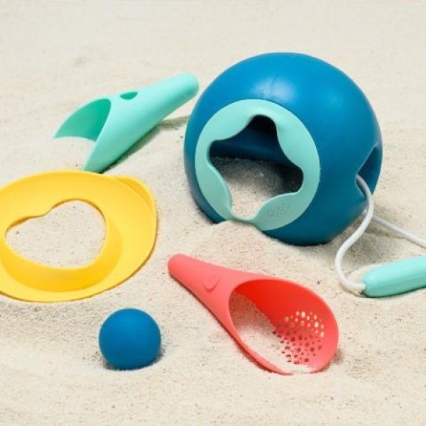 Quut -  Σετ παιχνιδιου σε τσάντα παραλίας με μικρό κουβαδάκι, φτυάρι-σίτα και "μαγικό σχήμα"(QU170983)